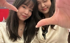 迈开腿给我看看你的草莓印